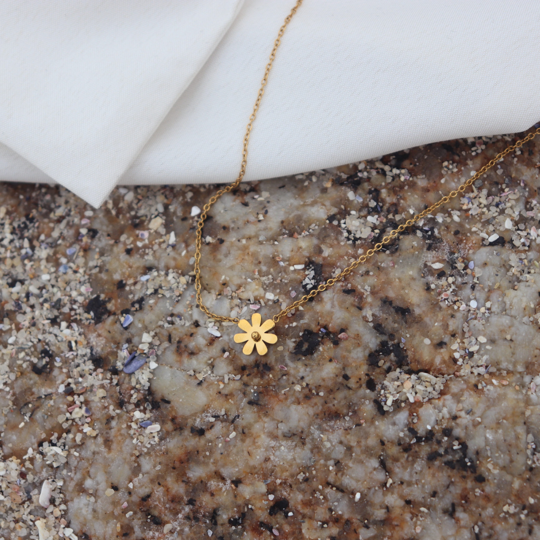 Delicate Gold Necklace with Small Daisy