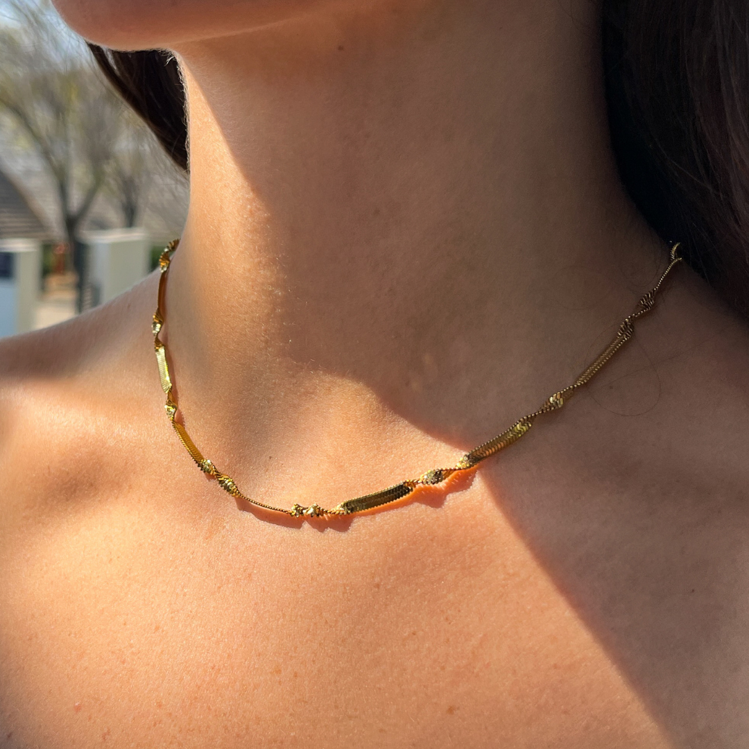 Twisted Texture on Yellow Gold Chain