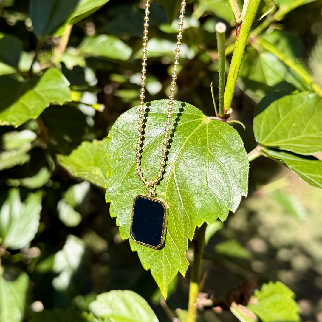Black Elegant Pendant Necklace