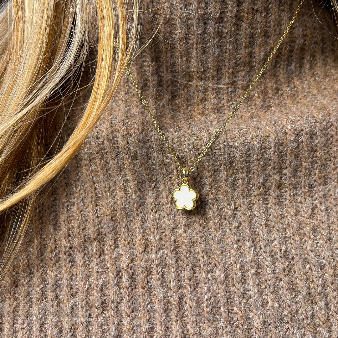 White Daisy on Yellow Gold Chain